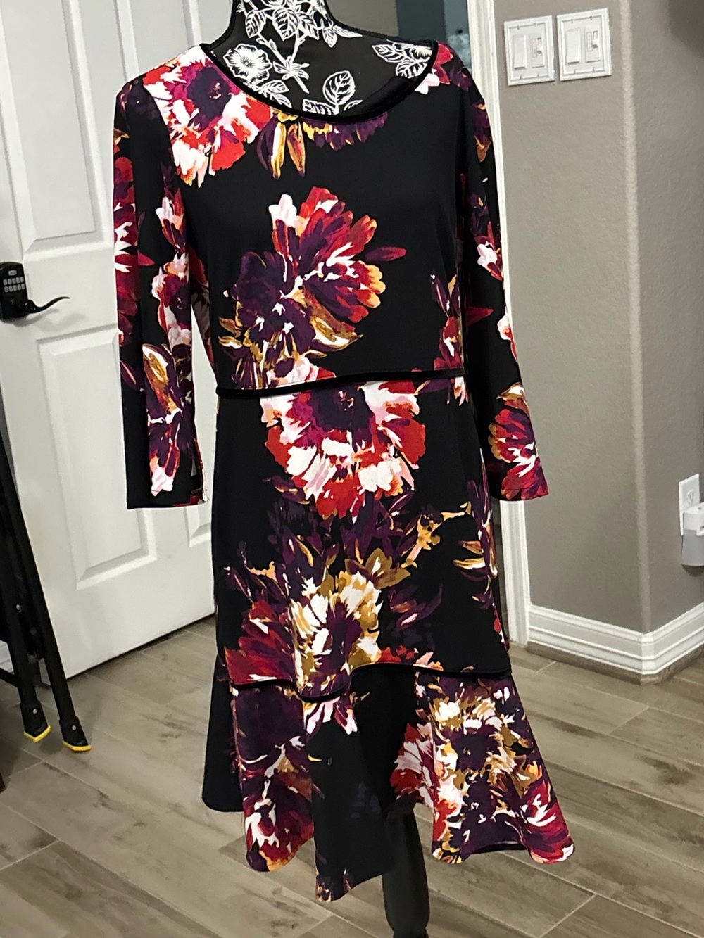 Roz & Ali Black Floral Long-Sleeve Tiered Midi Dress